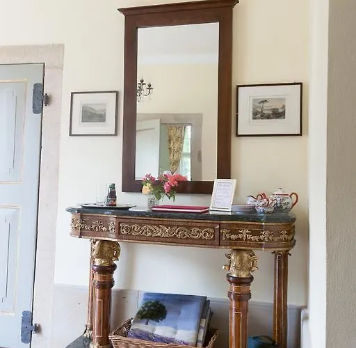 Herrenhaus Orangella לינה וארוחת בוקר *